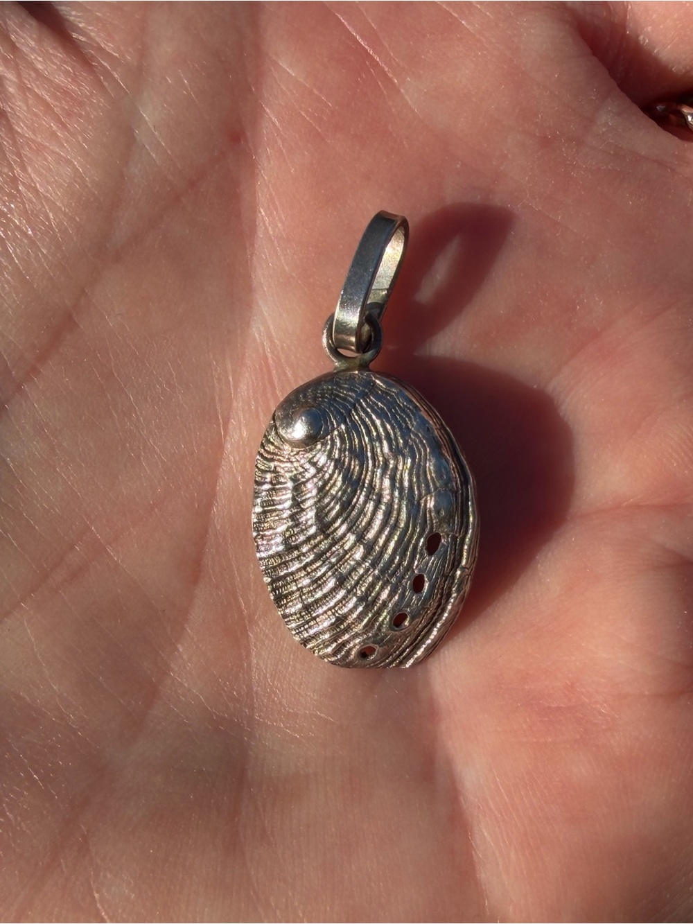 Shell charm - Picture 4 of 4